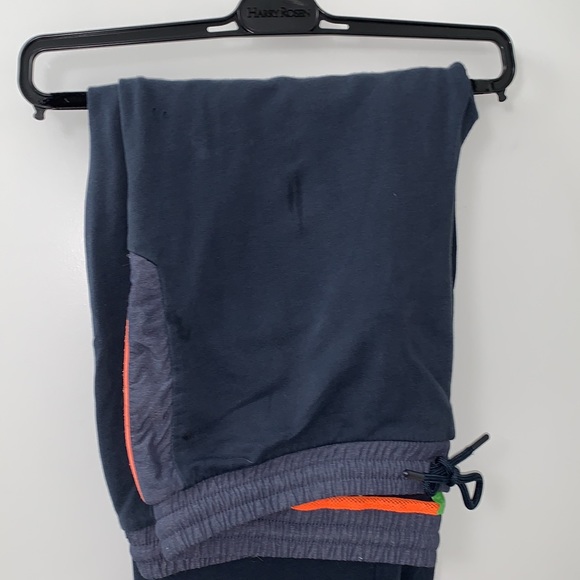 Hugo Boss sweatpants size large in good shape. - Picture 7 of 11